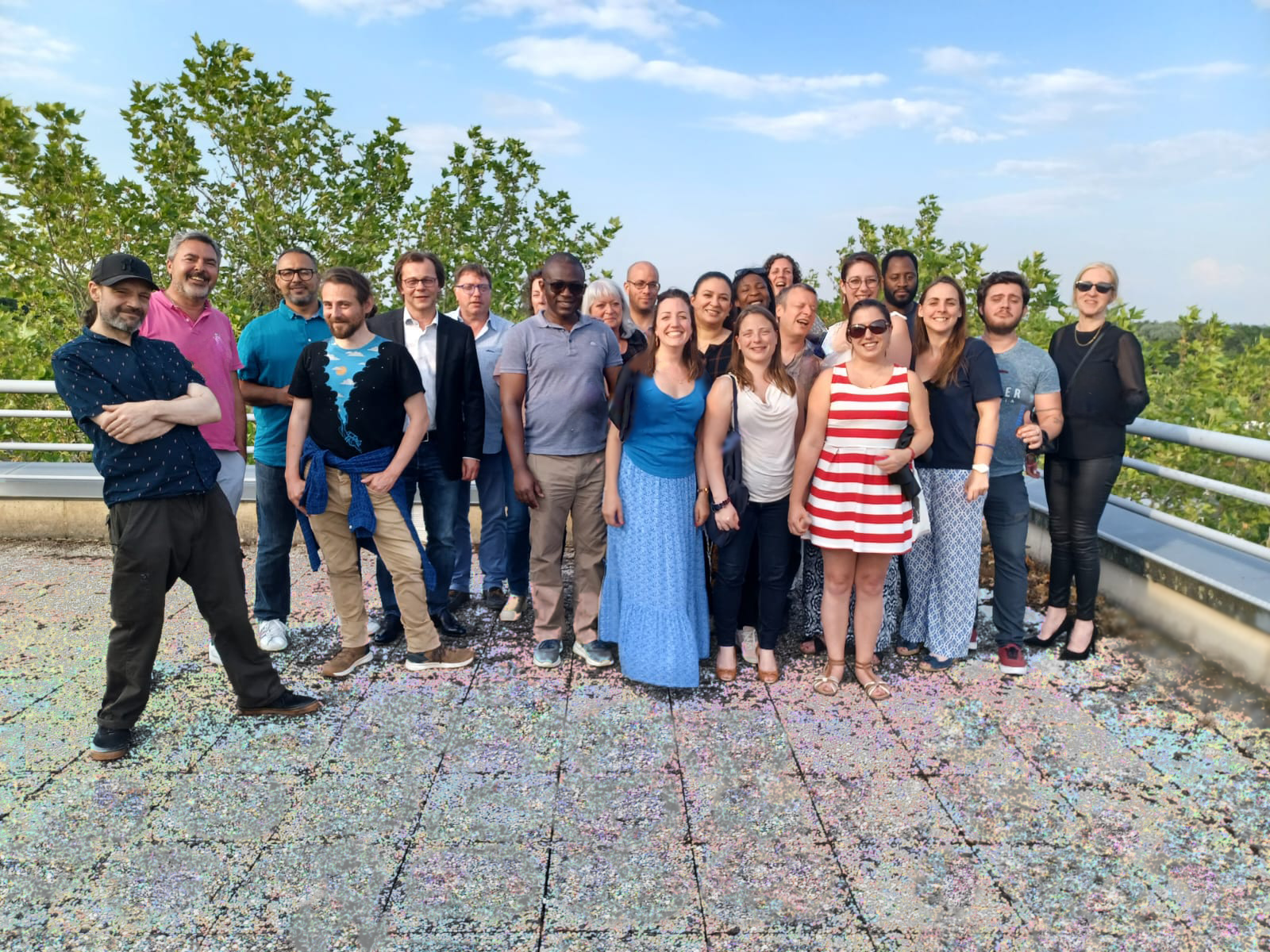 Photo des 30 personnes qui constituent aujourd’hui l'équipe Ressources